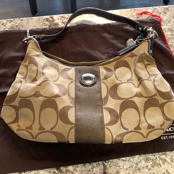 Great used Coach shoulder bag. Fantastic used shape - Picture 1 of 4